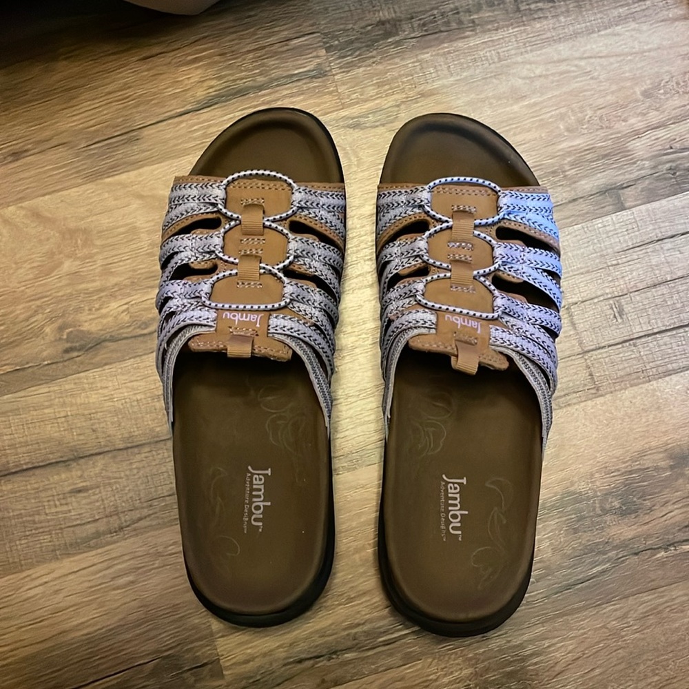 Women’s Jambu shoes.